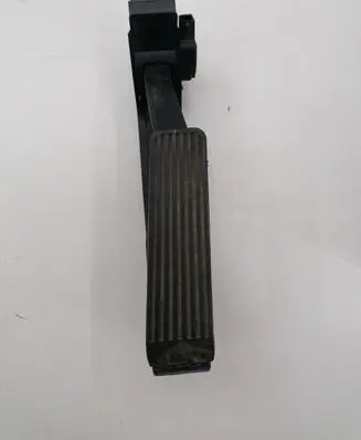 Mercedes-Benz S W220 Accelerator throttle pedal A2203000104