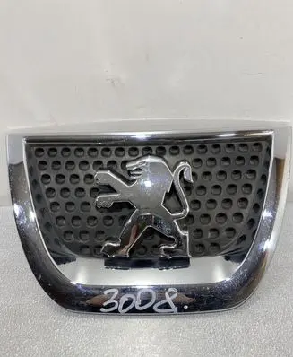 Peugeot 3008 I Front bumper upper radiator grill 9685973077