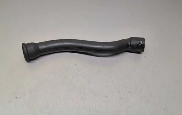 Volkswagen PASSAT B4 Breather hose/pipe 028103493S