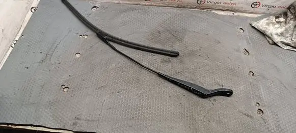 Peugeot 208 I Windshield/front glass wiper blade 9673291980