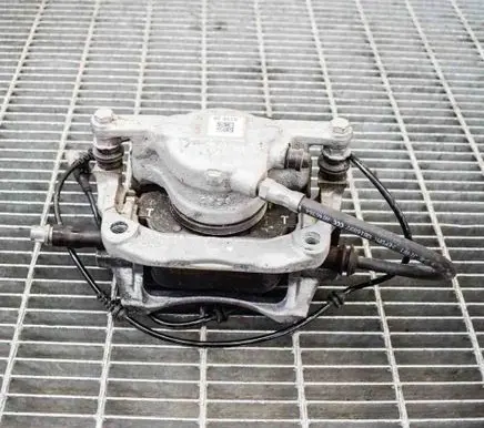 Mercedes-Benz GLA W156 Front brake caliper A24638