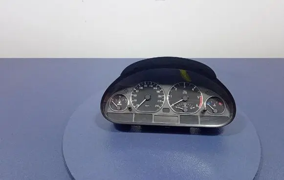 Speedometer (instrument cluster)