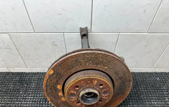 Renault Captur Front wheel hub spindle knuckle
