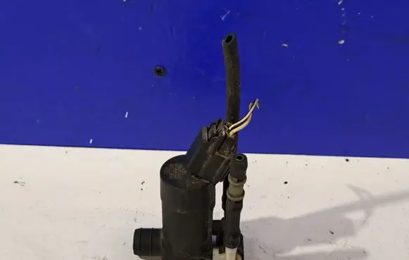 Volvo XC90 Windscreen/windshield washer pump 31349228
