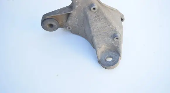 Audi A4 S4 B5 8D Engine mounting bracket 8D0399114L