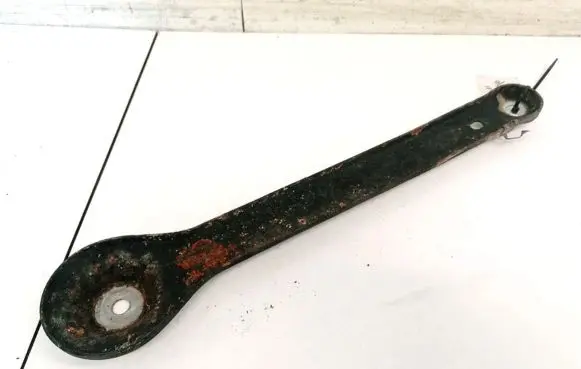 Engine mounting bracket