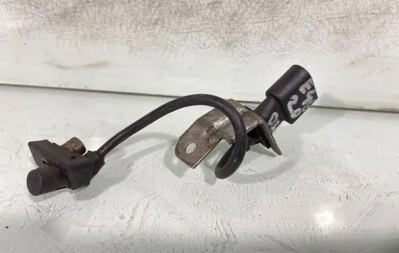 BMW 3 E46 Camshaft position sensor 0281002477