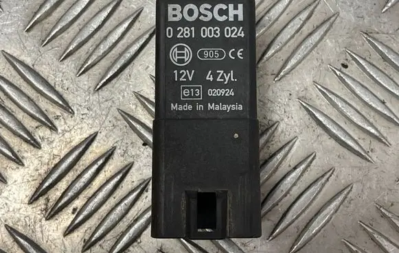 Iveco Daily 30.8 - 9 Glow plug pre-heat relay 0281003024