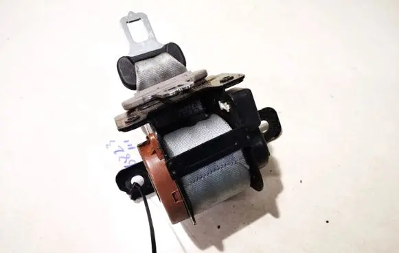 Middle seatbelt (rear)