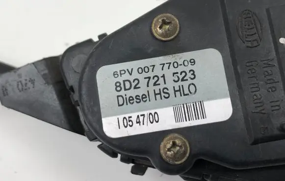 Volkswagen PASSAT B5 Accelerator throttle pedal 8D2721523 6PV00777009