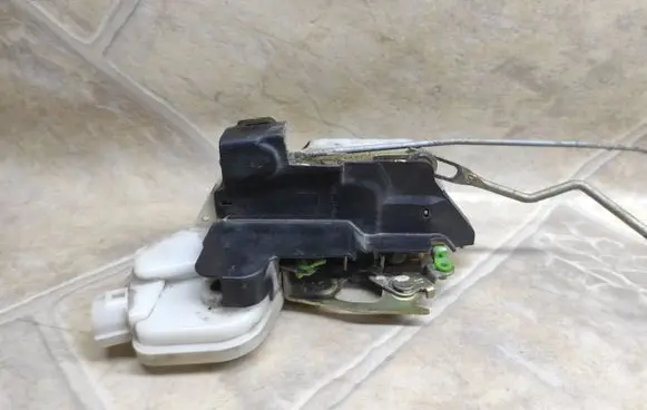 Mitsubishi Galant Front door lock