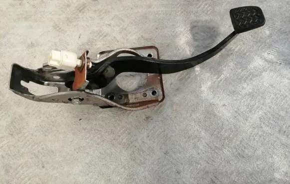 Toyota Corolla Verso AR10 Brake pedal 551060F020