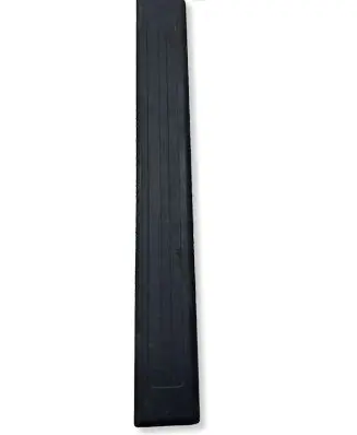 Mercedes-Benz GL X164 Front sill trim cover A1646800435