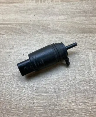 BMW 5 E39 Windscreen/windshield washer pump 8377612