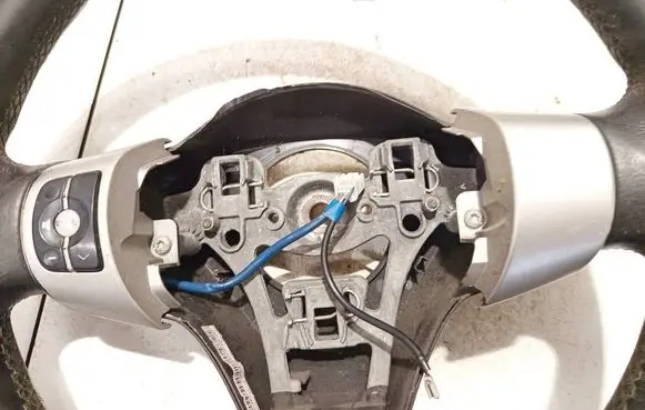 Toyota Yaris Steering wheel buttons/switches 