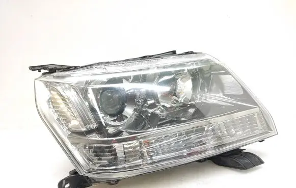 Suzuki Grand Vitara II Headlight/headlamp 10059083 10059079