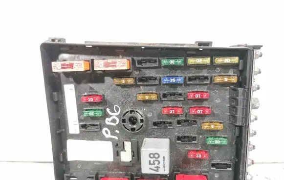 Volkswagen PASSAT B6 Fuse module