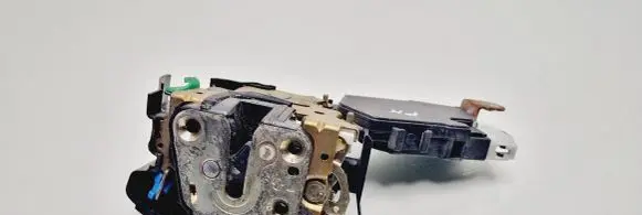 Subaru Legacy Front door lock