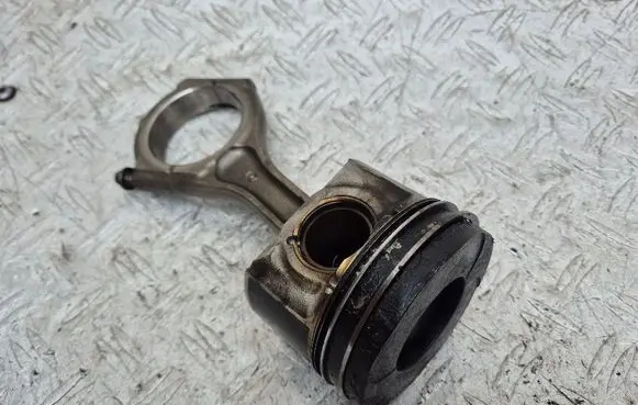 Subaru Forester SH Piston with connecting rod 