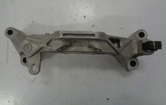 Peugeot 208 II Engine mounting bracket 9813582980