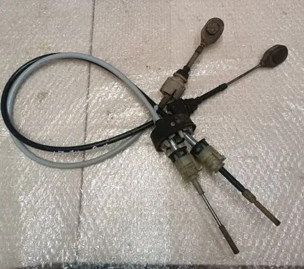 Opel Astra H Gear shift cable linkage 13110708