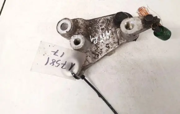 Engine mounting bracket