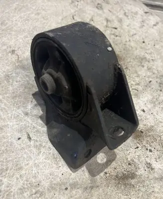 Hyundai Tucson JM Engine mount bracket