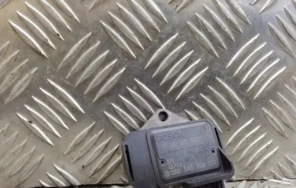 Volkswagen PASSAT B4 Air pressure sensor 3A0906051 0261230008