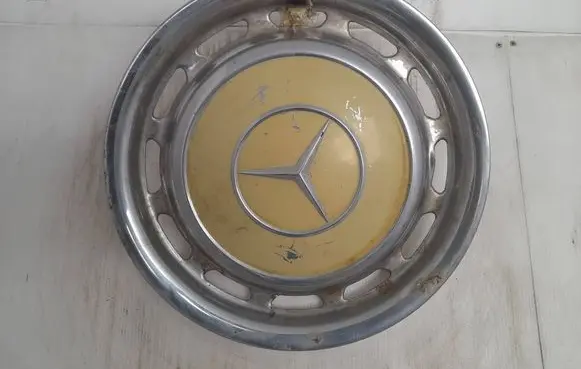 Mercedes-Benz 250 280 W108 R14 wheel hub/cap/trim A2.5