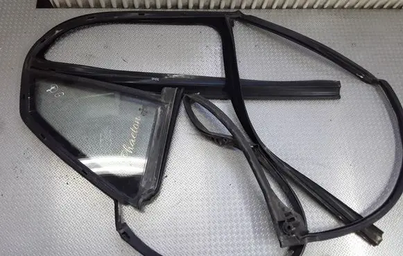 Volkswagen Phaeton Rear vent window glass 