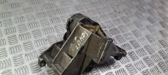 Peugeot 806 Engine mounting bracket 9643834880
