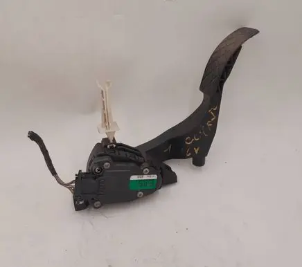Volkswagen Golf IV Accelerator throttle pedal 1J1721503J