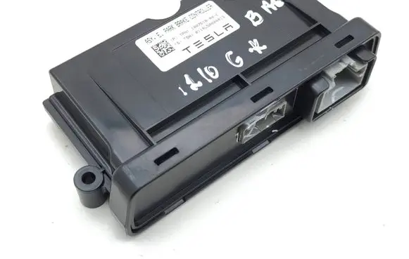 Tesla Model S Hand brake control module 100761800E 0114L50000013