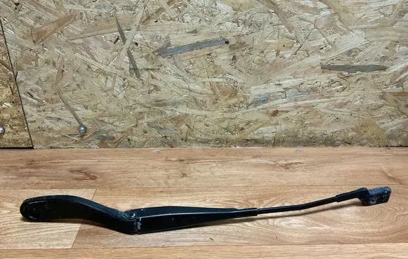 Volvo V50 Front wiper blade arm 31253996