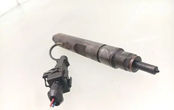 Volvo S40, V40 Fuel injector 7700875035