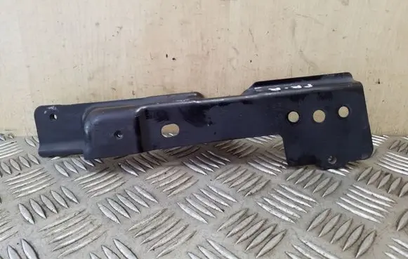 Audi Q7 4L Fender mounting bracket 4L0805698