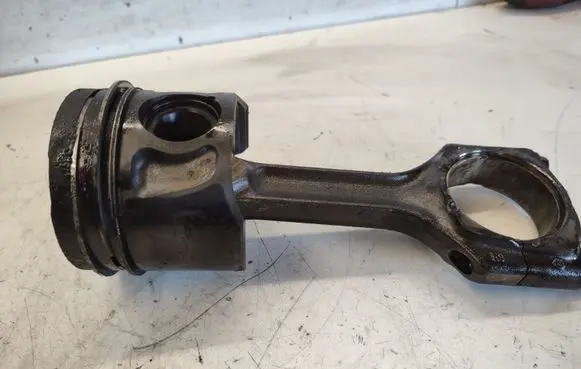 Opel Zafira B Piston with connecting rod