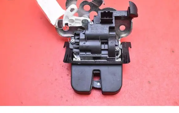 Skoda Fabia Mk3 (NJ) Tailgate/trunk/boot lock/catch/latch 8R0827505A