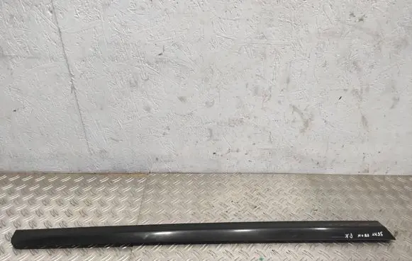 Seat Exeo (3R) Front door trim (molding) LZ9Y