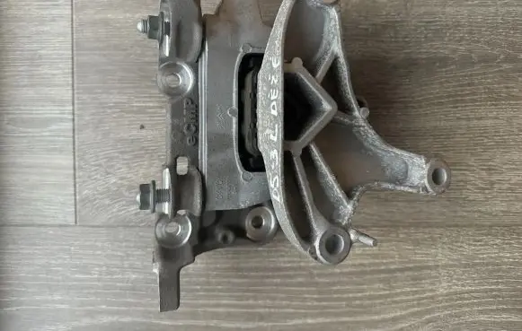 Citroen DS3 Gearbox mount V105030101