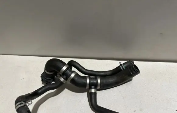 Volvo XC90 Engine coolant pipe/hose 31686003