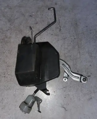 Toyota RAV 4 (XA20) Sliding door lock 