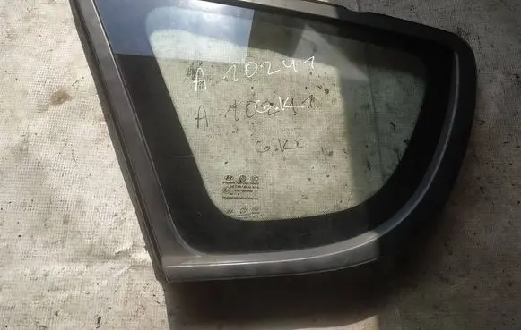 Hyundai i30 Rear side window as2