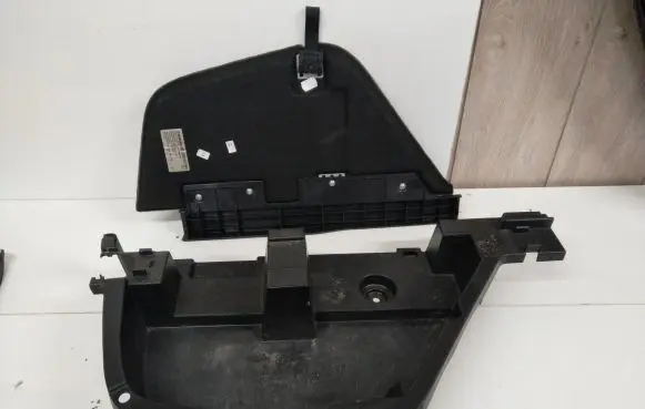 Toyota Avensis T270 Glove box in trunk 6499505030