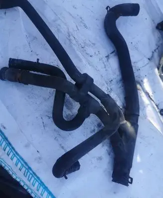 Coolant pipe/hose