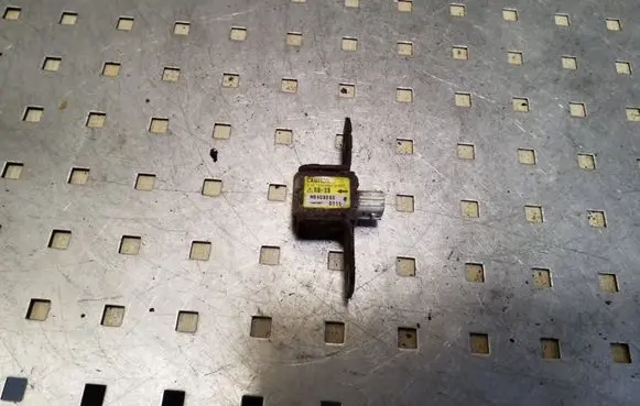 Mitsubishi Pajero Airbag deployment crash/impact sensor MR409363