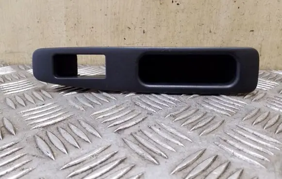 Nissan Qashqai Rear door window switch trim 82950JD000