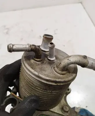 Subaru Legacy Oil filter mounting bracket