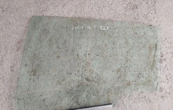 Toyota Yaris Rear door window glass