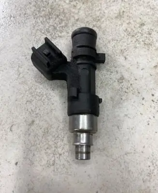 Volvo V50 Fuel injector 8653891